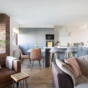 New Lisburn Road - Free Parking Apartment Belfast