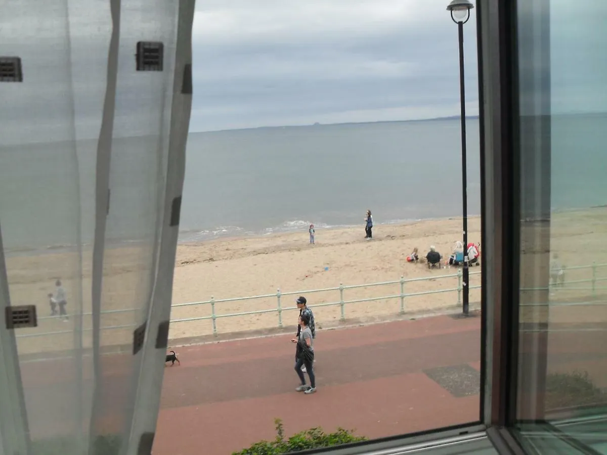 Edinburgh Beach View Apartment 0*,  United Kingdom
